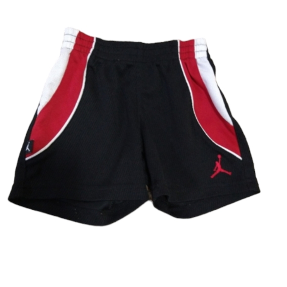Size 18 Months Air Jordan baby boys black white an red basketball shorts - Picture 10 of 10